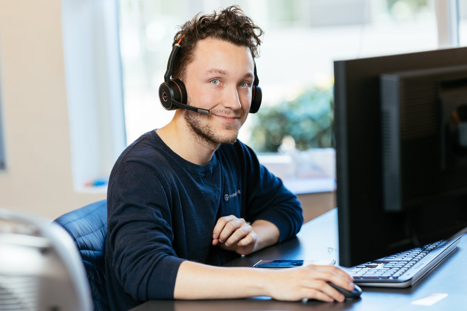 Supporter med headset hos Perspektiva IT